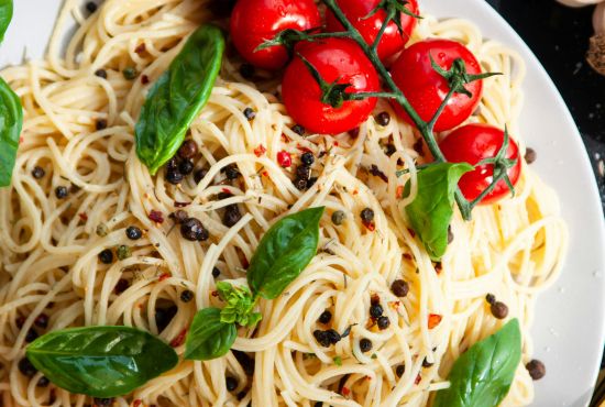Zucchini-Noodles-with-Pesto-and-Cherry-Tomatoes-Recipe
